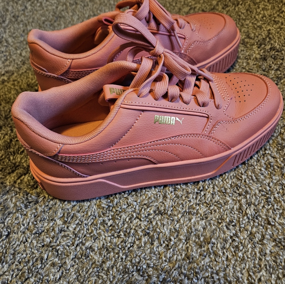 Puma‎ PINK Sneakers with Gold Accents - Picture 2 of 6